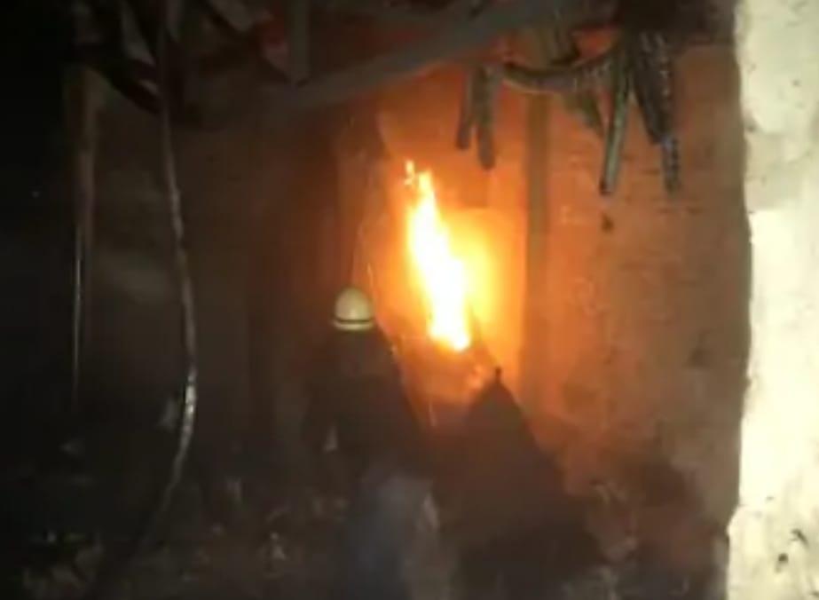 fire-broke-out-in-a-plastic-factory-and-a-residential-house-in-bhavnagar-the-fire-department-brought-the-fire-under-control