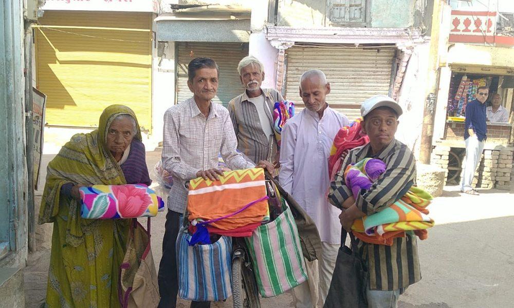 Distribution of blankets by Devubhai Dholakia, a well-known industrialist of Sihore