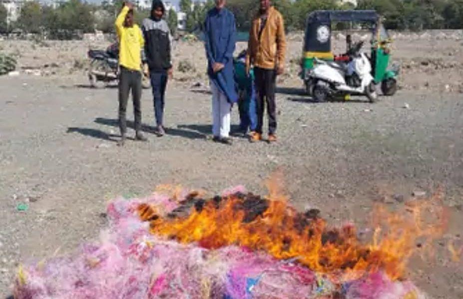 malanath-group-collected-and-destroyed-21-kg-of-string-hanging-everywhere-after-the-completion-of-uttarayan-festival