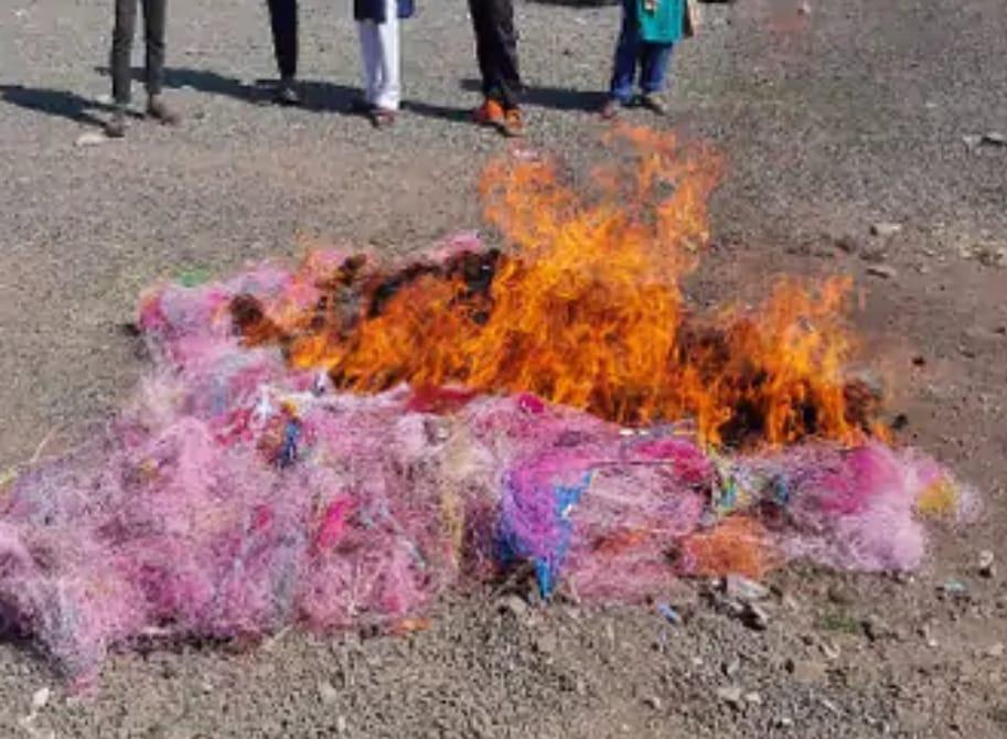 malanath-group-collected-and-destroyed-21-kg-of-string-hanging-everywhere-after-the-completion-of-uttarayan-festival