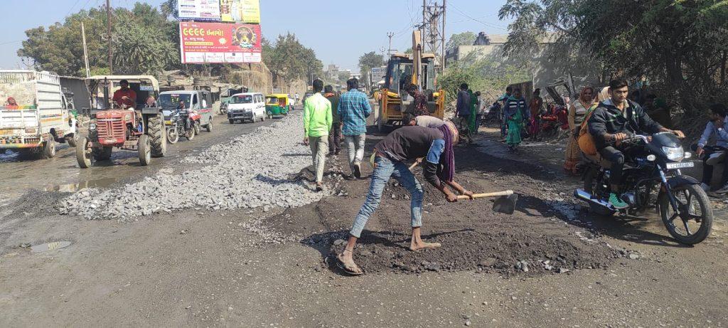 The matter reached the Chief Minister and the system came to a standstill; Bismar road work started around Tana Chowkdi of Sihore