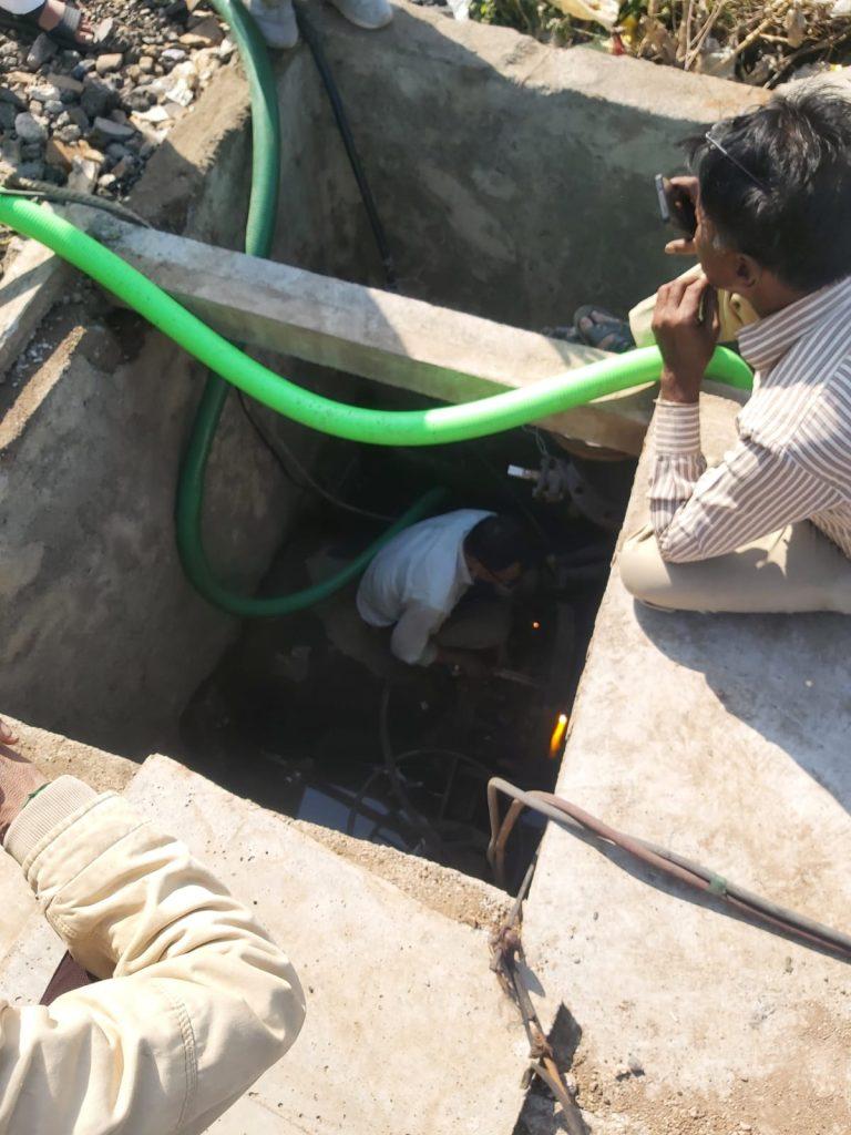 the-work-of-repairing-the-broken-water-line-has-started-immediately-near-ghangli-in-sihore