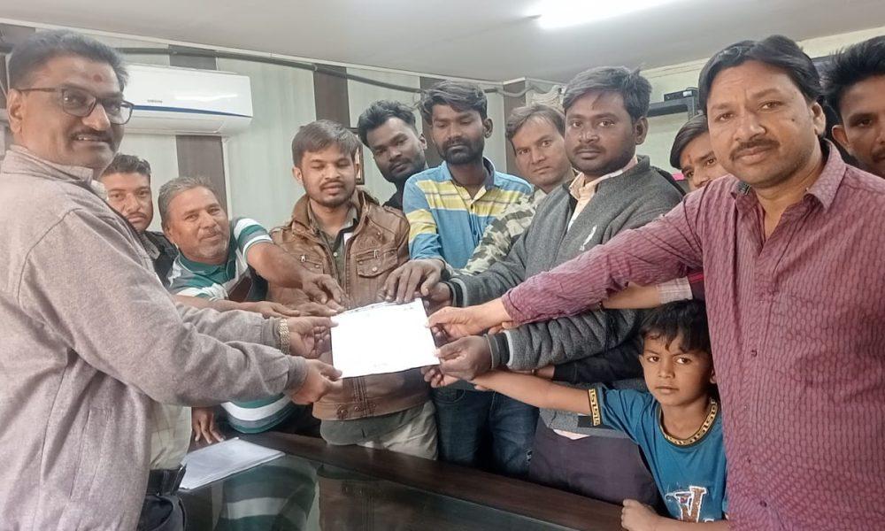 in-sihore-tana-village-the-devi-poojak-community-held-an-angry-rally-demanding-justice-gave-a-petition-to-the-mamlatdar-and-suggested-execution