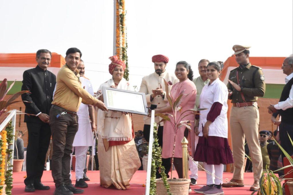 the-minister-honored-the-best-institutions-in-various-fields-of-bhavnagar-district