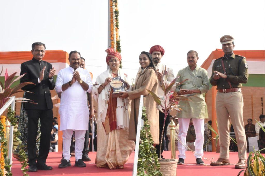 the-minister-honored-the-best-institutions-in-various-fields-of-bhavnagar-district
