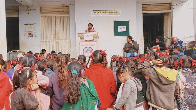 kavya-pathan-mushaira-was-organized-at-dhrupka-primary-school-sihore