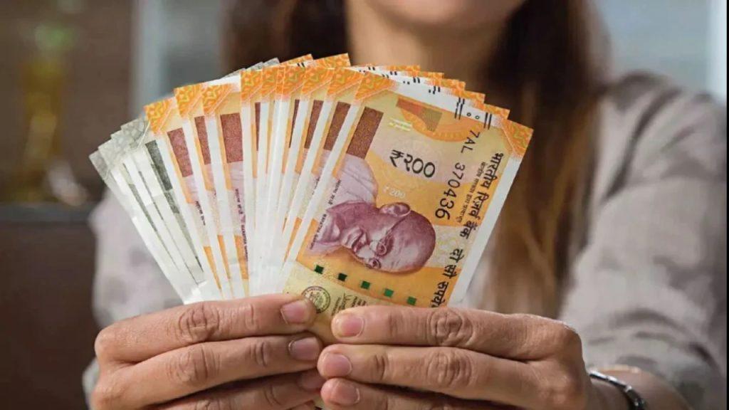 Central employees will get good news after the budget, the salary will increase by 90000 rupees