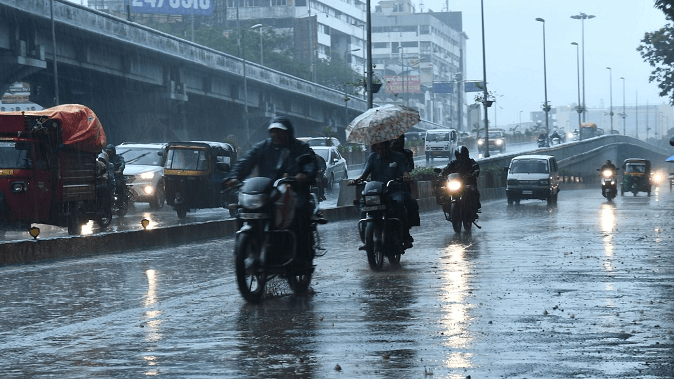 Farmers are worried due to unseasonal rain in areas including Surat and Bharuch