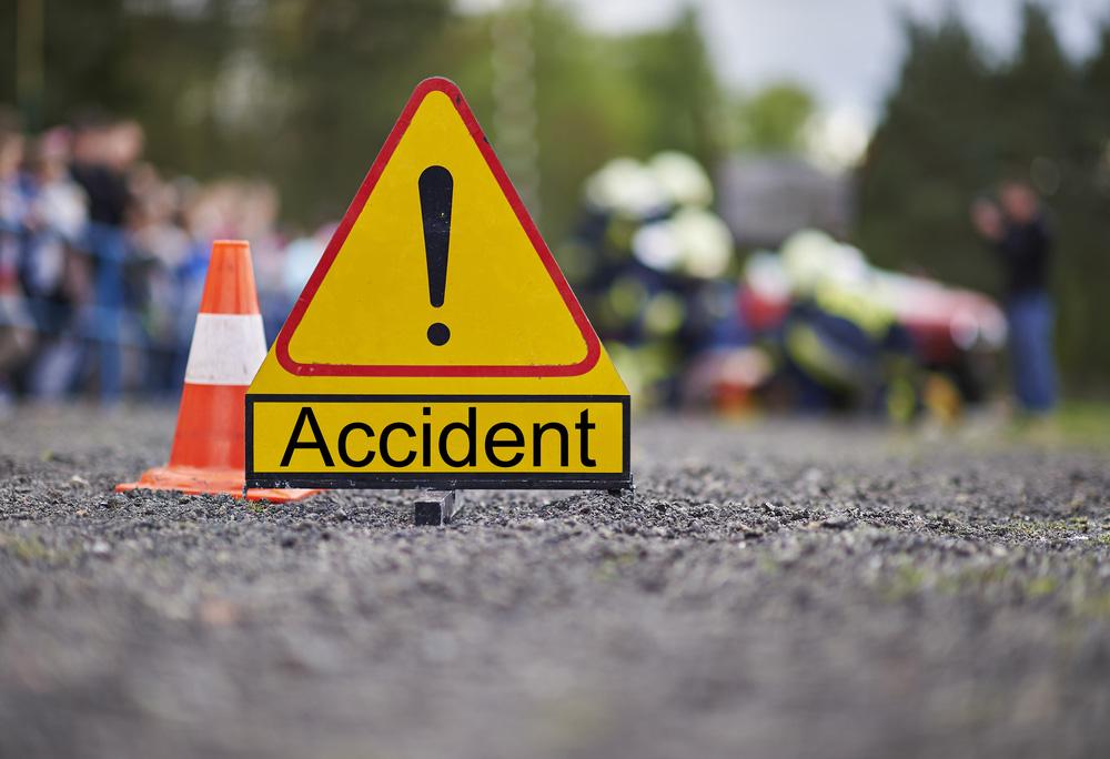 A Delhi-like incident happened in Gujarat's Surat, first a car hit a bike-riding husband and wife, then dragged them for 12 km! death of one