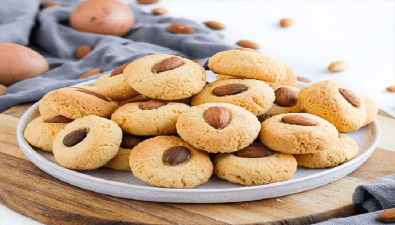 Make tasty almond cookies at home for kids, follow this easy recipe