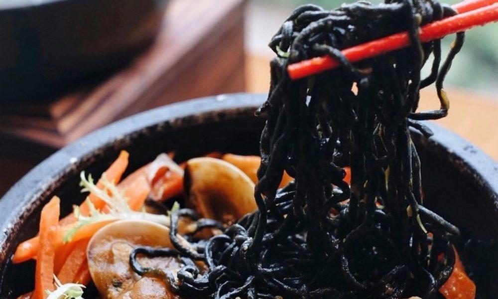 Know what are black noodles? This unique Thai dish has confused the internet