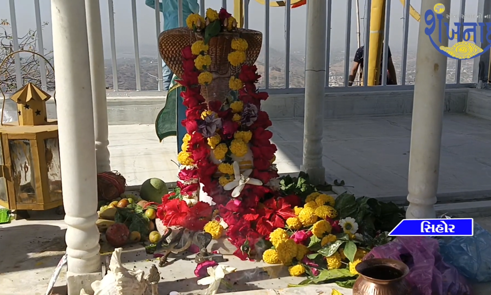 Devotees thronged to the temple of Chandramoleshwar Mahadev at Girimala in Sihore.