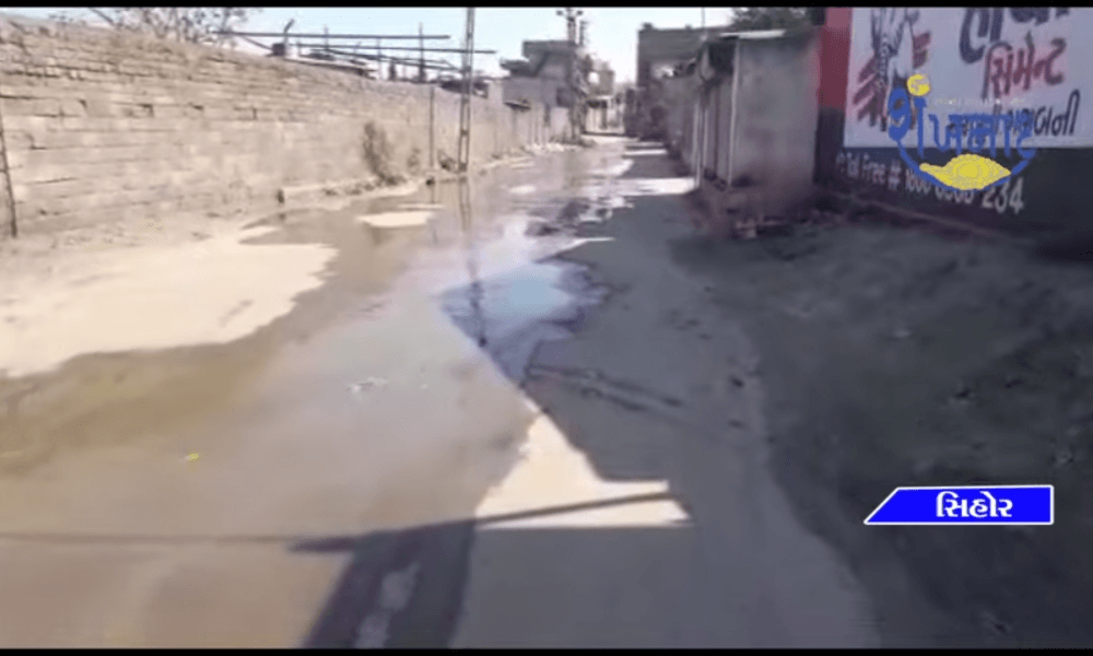 Sewage water has been flowing on the road leading to Ramnagar in ward number 2 of Sihore for the last four days.