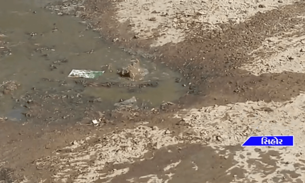 On the way to Sihore Gautameshwar temple, dirt is flowing from the open lid of the drain near the graveyard.