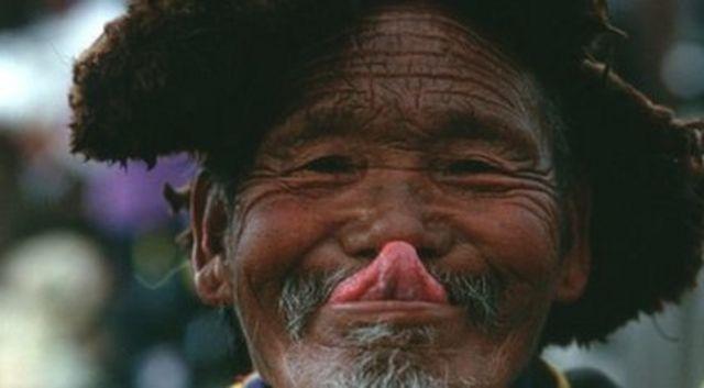  welcome-guest-by-showing-the-tongue-in-tibet