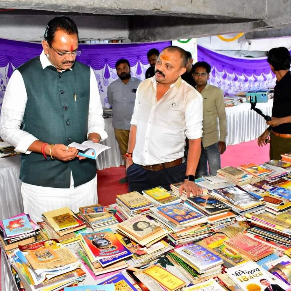 Book distribution in the presence of Bhavnagar West MLA Jitubhai Vaghani
