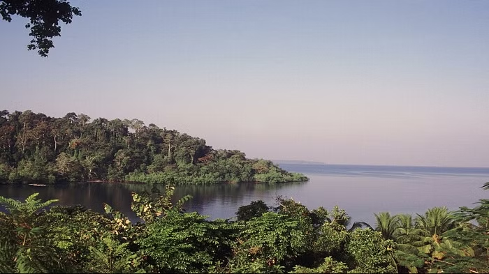 The smallest country in the world, where only 27 people live, find out how life is lived in the middle of the ocean