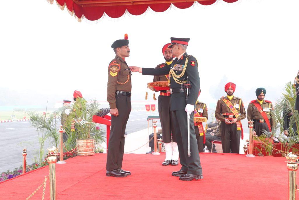 rajubhai-bhuwa-of-itiya-village-of-jessore-who-killed-a-terrorist-was-awarded-the-sena-medal-by-the-government-of-india