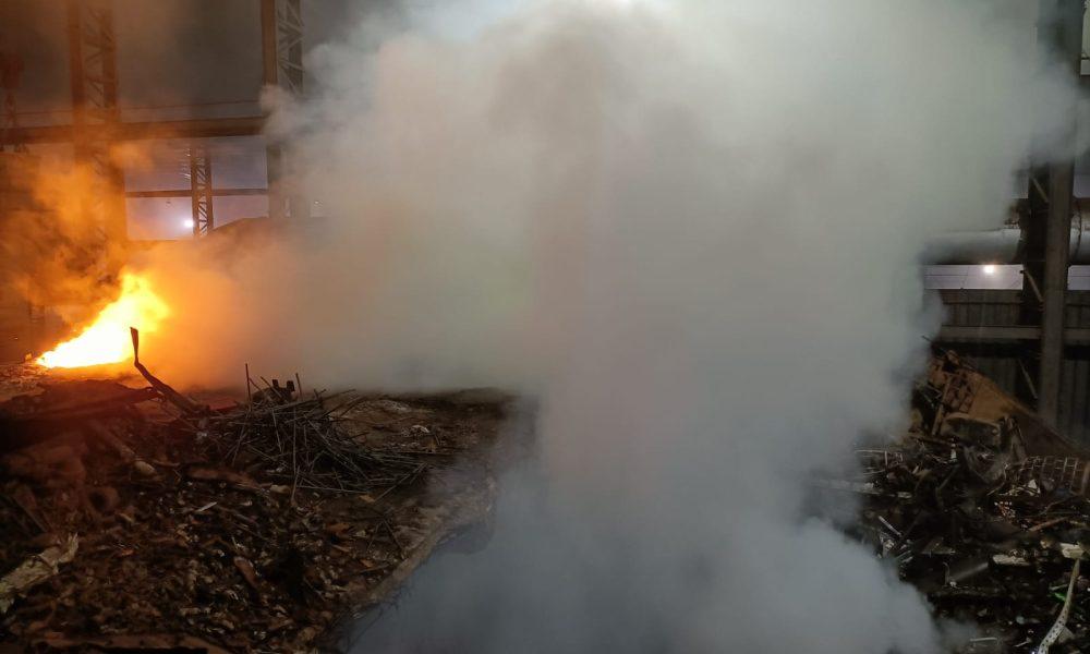 A fire broke out in an iron scrap at KB Ispat near Ghangli, Sihore - Fire Department at the scene