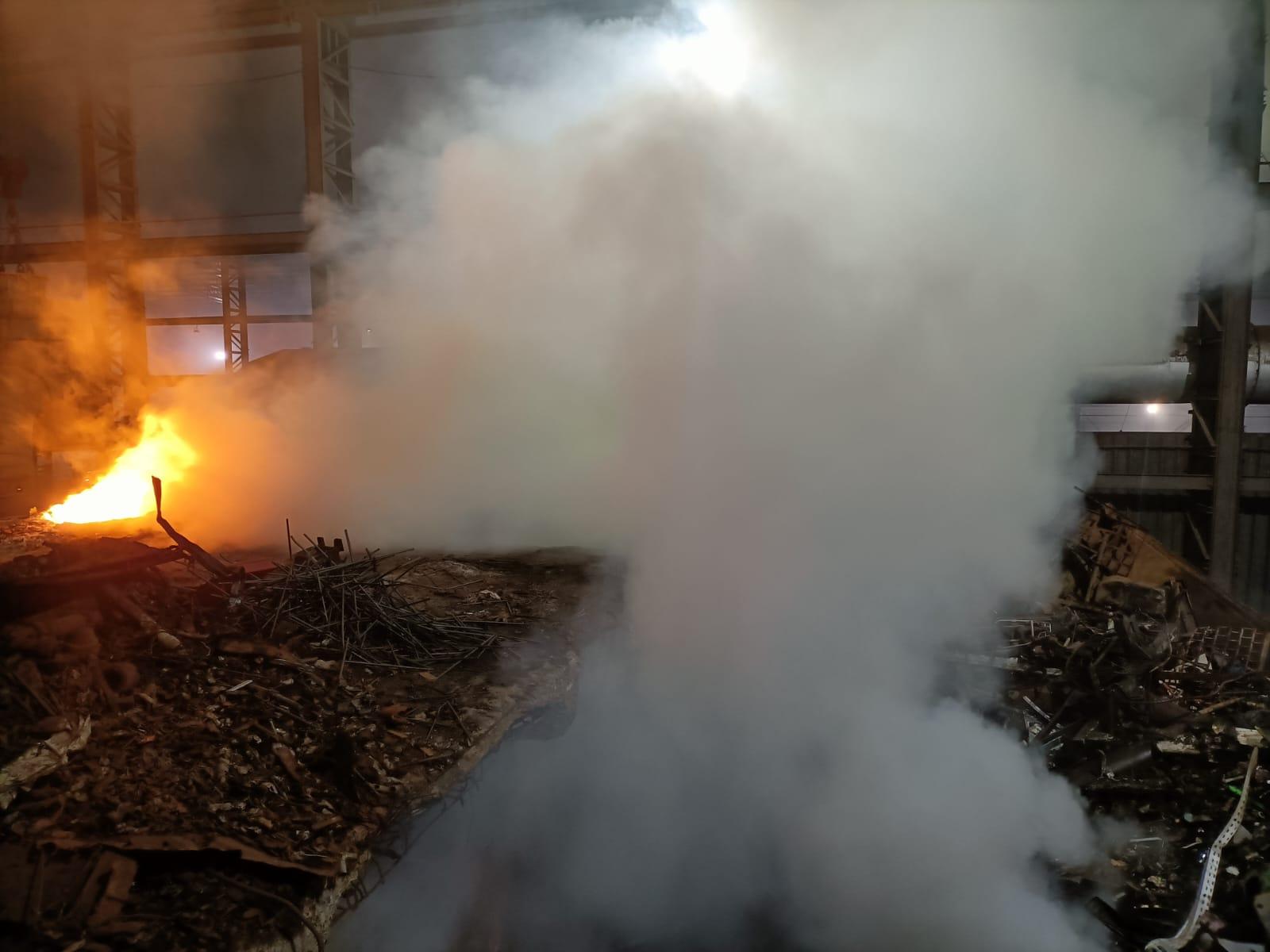 A fire broke out in an iron scrap at KB Ispat near Ghangli, Sihore - Fire Department at the scene