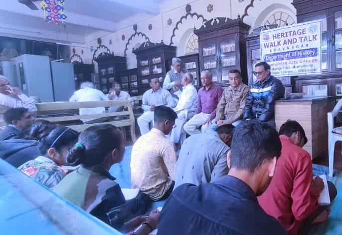 Students of Shamaldas College visiting Srijain Atmanand Sabha as part of Bhavnagar Heritage Walk and Talk Programme.