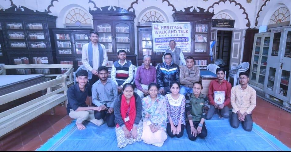 Students of Shamaldas College visiting Srijain Atmanand Sabha as part of Bhavnagar Heritage Walk and Talk Programme.