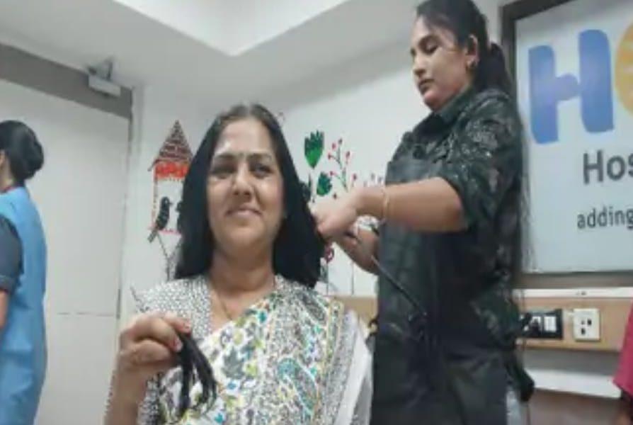 hair-donation-drive-organized-by-hcg-hospital-bhavnagar-on-the-occasion-of-world-cancer-day-first-of-all-the-mayor-donated-hair