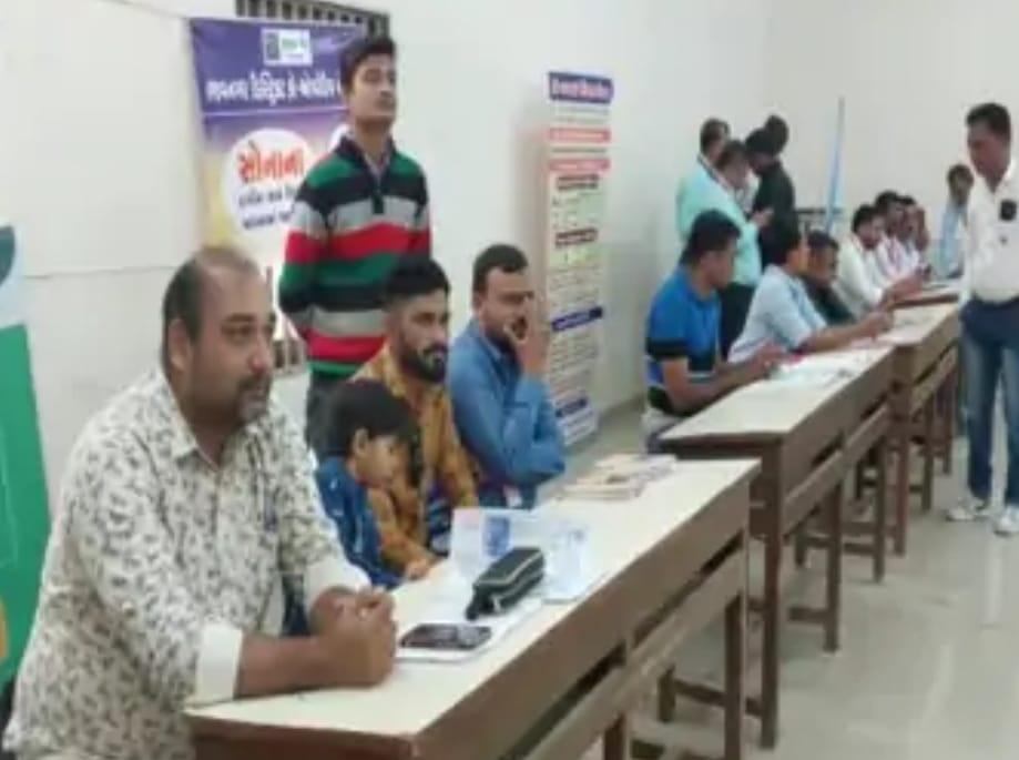 bhavnagar-police-organized-a-loan-fair-to-save-people-from-the-clutches-of-usurers