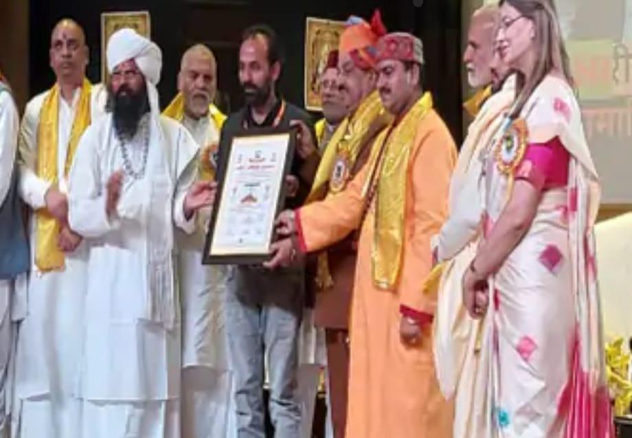 a-primary-teacher-of-sihore-taluka-was-honored-with-the-kabir-kohinoor-award