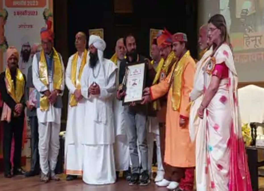 a-primary-teacher-of-sihore-taluka-was-honored-with-the-kabir-kohinoor-award