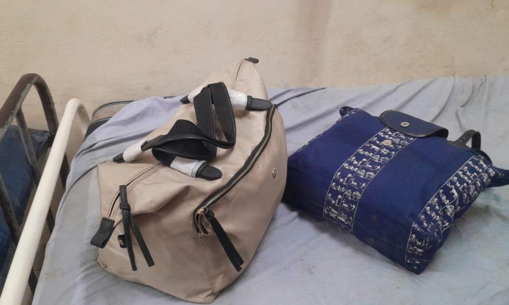 after-giving-tea-to-the-old-man-who-was-coming-to-sihore-gathio-took-the-gold-chain-ring-and-ran-away