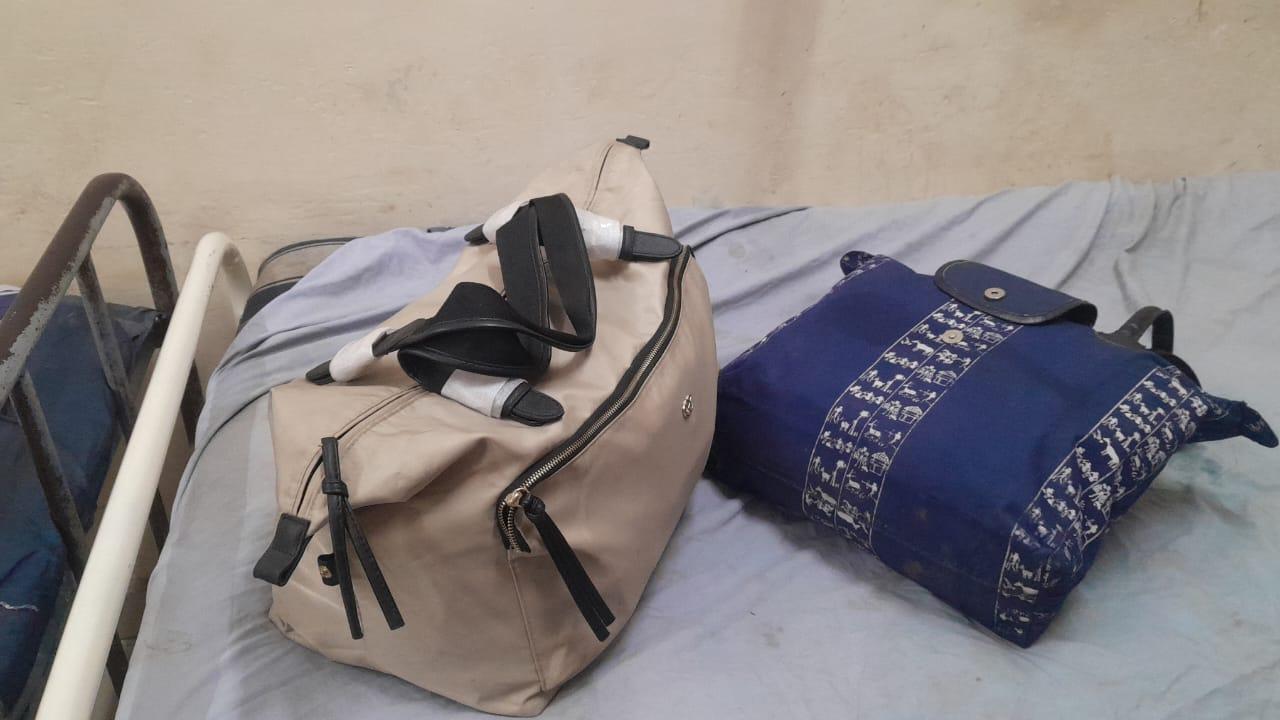 after-giving-tea-to-the-old-man-who-was-coming-to-sihore-gathio-took-the-gold-chain-ring-and-ran-away