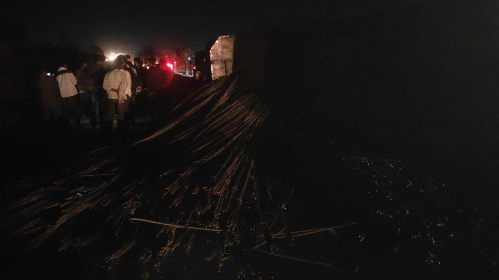 truck-overturned-near-awad-kripa-factory-in-sihore-bhavnagar