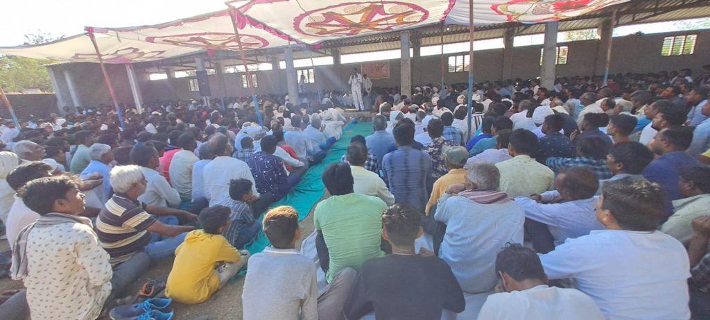 samast-hindu-samaj-held-a-justice-meeting-for-daughter-radhikas-justice-in-varal-village