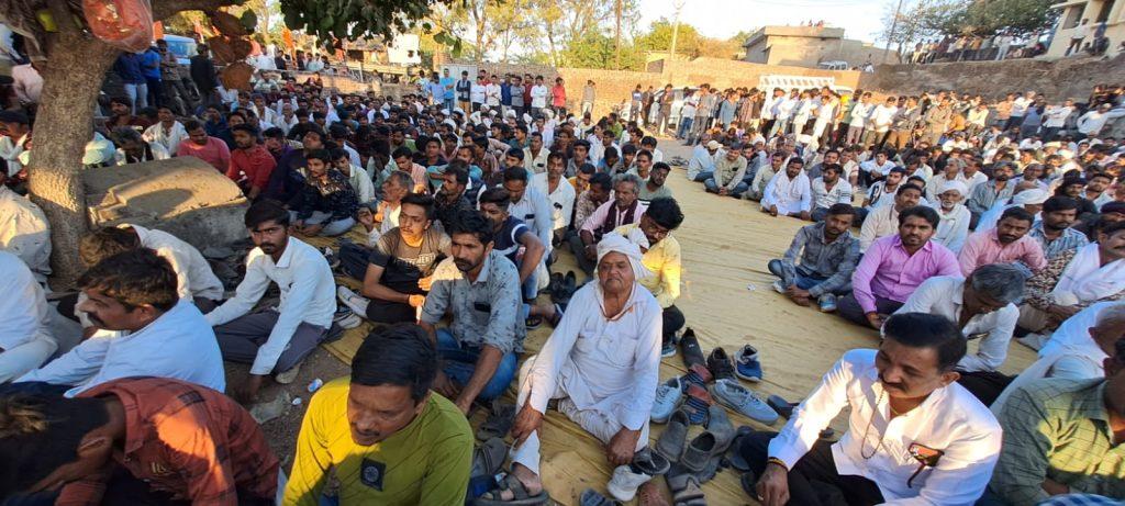 samast-hindu-samaj-held-a-justice-meeting-for-daughter-radhikas-justice-in-varal-village
