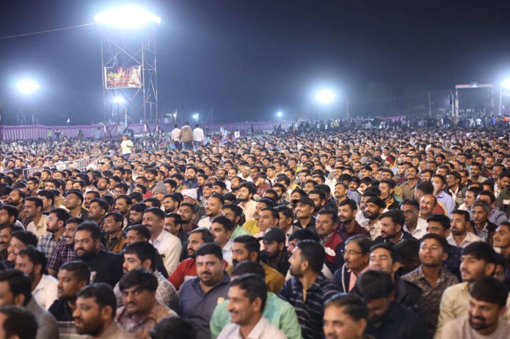 heavy-deployment-of-kirtidan-gadhvi-amidst-historic-crowd-in-lokdira-held-on-the-occasion-of-jayaram-bapas-death-anniversary-at-usrad-village-of-sihore