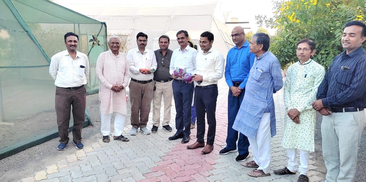 sihore-officials-visiting-sanosaras-lokbharati-gramvidyapeeth-were-impressed