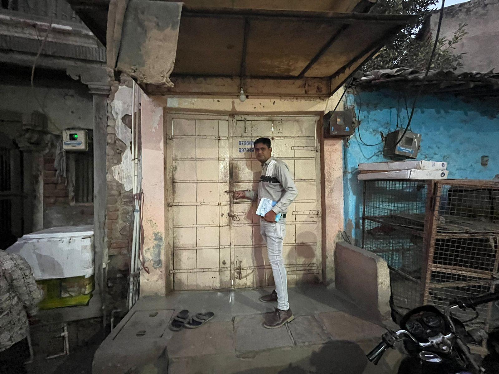 5-illegal-chicken-mutton-shops-were-closed-by-the-municipality-in-sihore