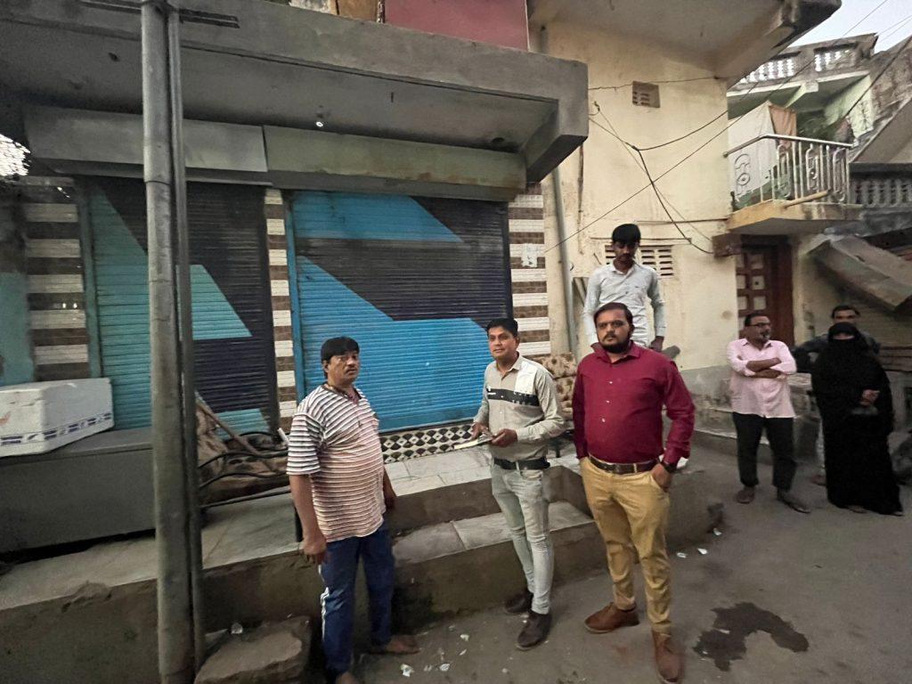 5-illegal-chicken-mutton-shops-were-closed-by-the-municipality-in-sihore