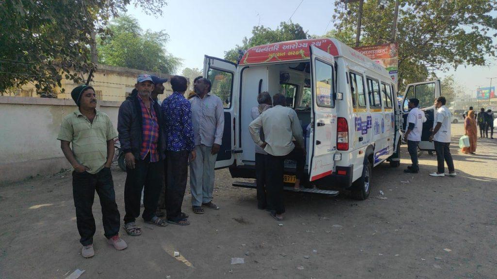 launch-of-dhanvantari-rath-at-sihore-a-large-number-of-patients-benefited-on-the-first-day
