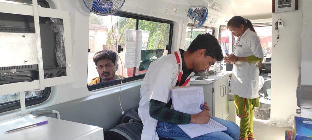 launch-of-dhanvantari-rath-at-sihore-a-large-number-of-patients-benefited-on-the-first-day