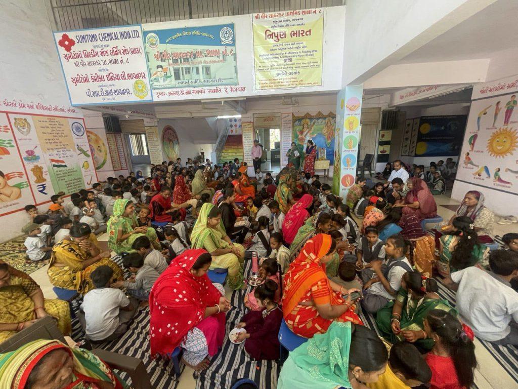 mother-patri-pujan-day-was-celebrated-in-shree-veer-savarkar-primary-school-no-8-at-bhavnagar