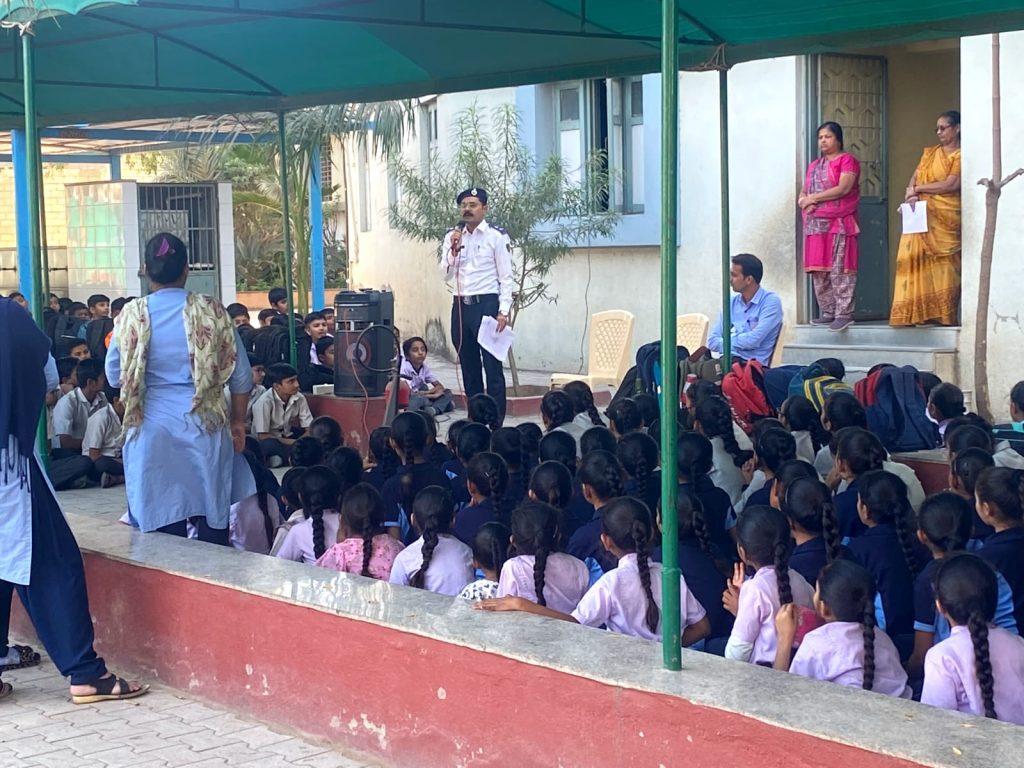 a-fire-awareness-training-was-held-at-sehore-modern-school