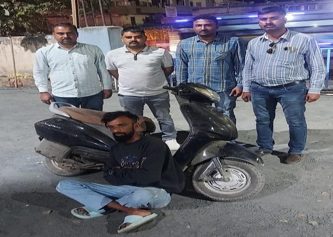 A man caught with Activa without number plate from Sihore Bhavnagar Road; On investigation, it turned out to be stolen