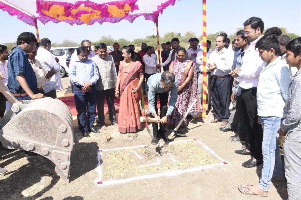 sujlam-suflam-abhiyan-launched-at-pithalpur-by-mp-in-bhavnagar-district-more-than-666-water-reservoir-works-will-be-done