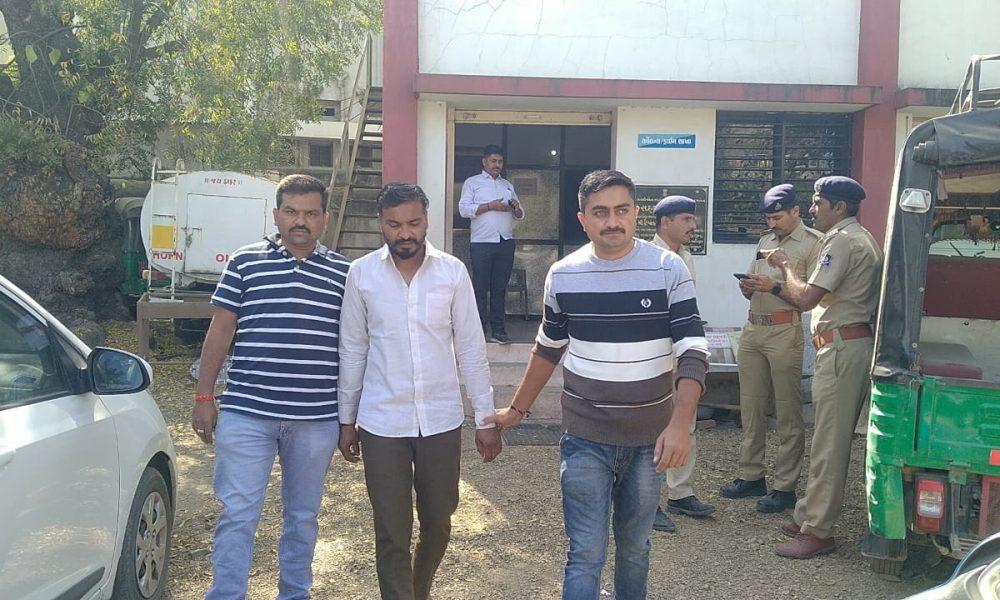 A man was caught with a car full of foreign liquor from Padar in Sarkadia of Sehore