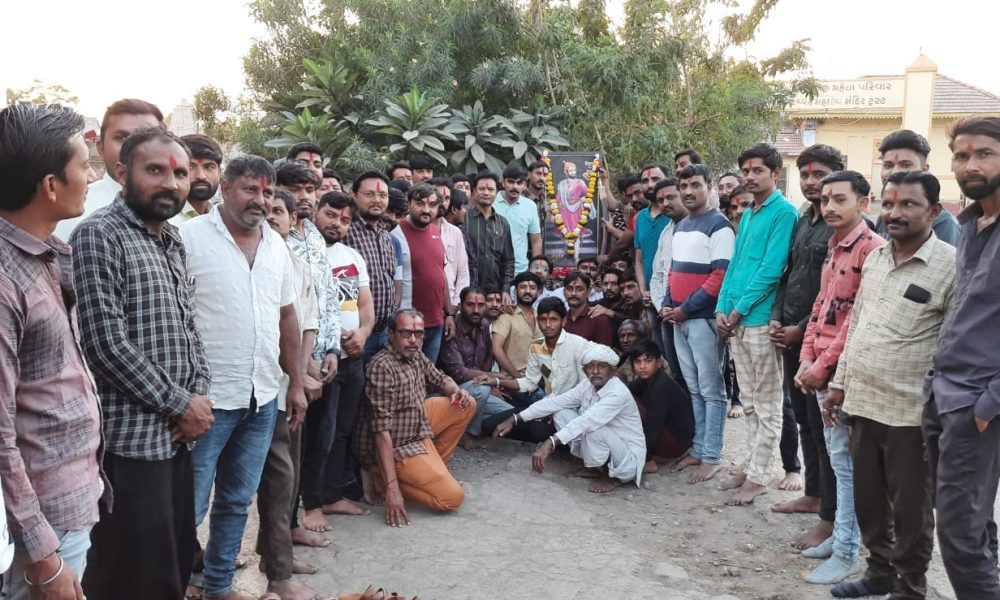 Floral tributes to Shivaji Maharaj in Sihore