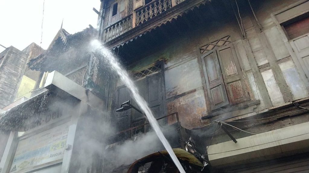 A fire broke out in a novelty shop in Man Bazar of Bhavnagar city