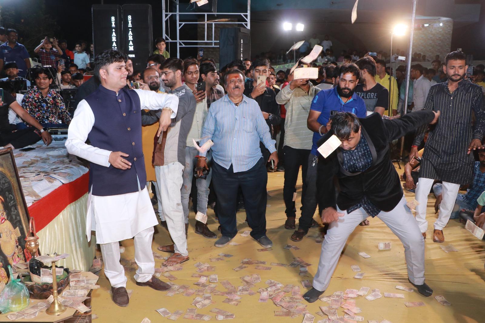 manish-ashra-at-sihore-town-hall-and-sagardan-gadhvi-rocked-the-night-at-lokdira-organized-by-om-investment