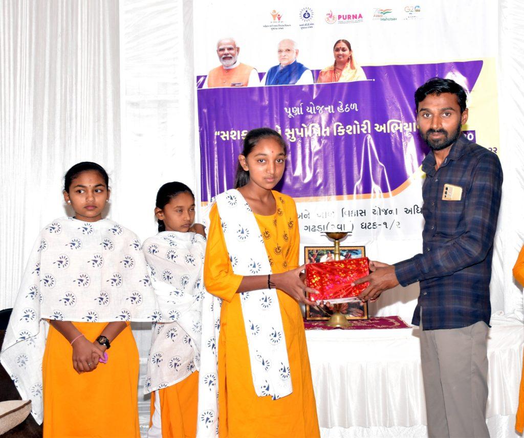 empowered-and-well-nourished-girl-child-campaign-was-organized-at-gadhdaa